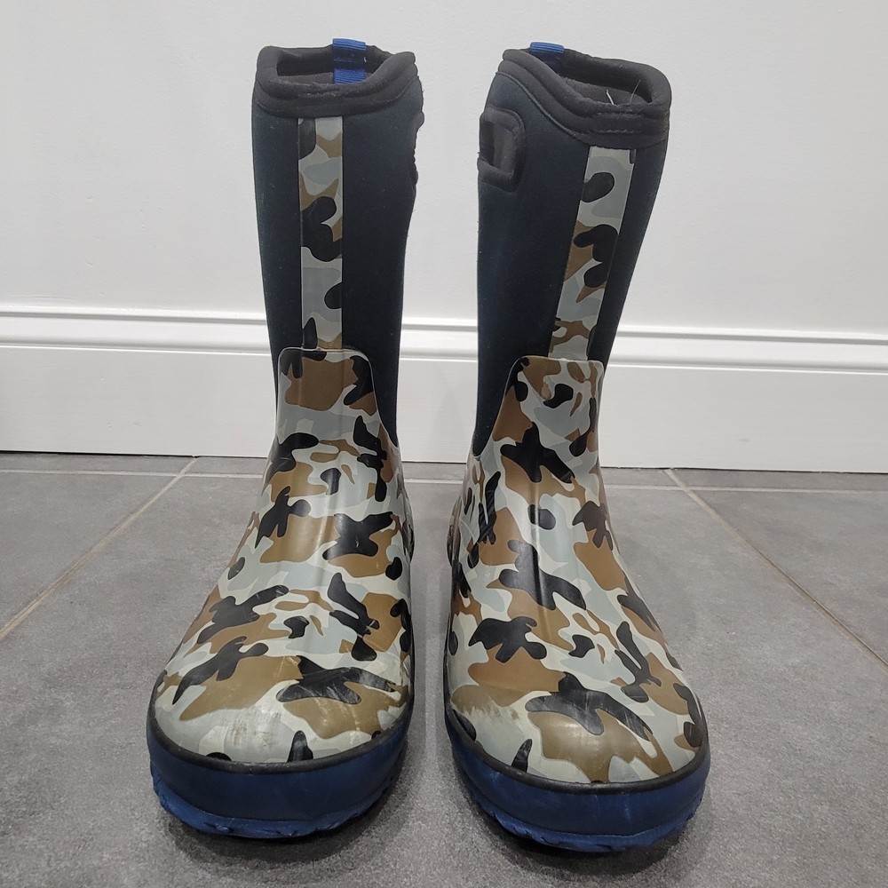 Bogs Kids Camouflage Rain Boots - Black and Brown Sz 3